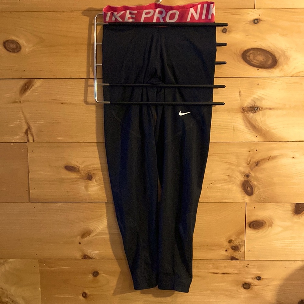 Nike Mid-rise Capri Leggings